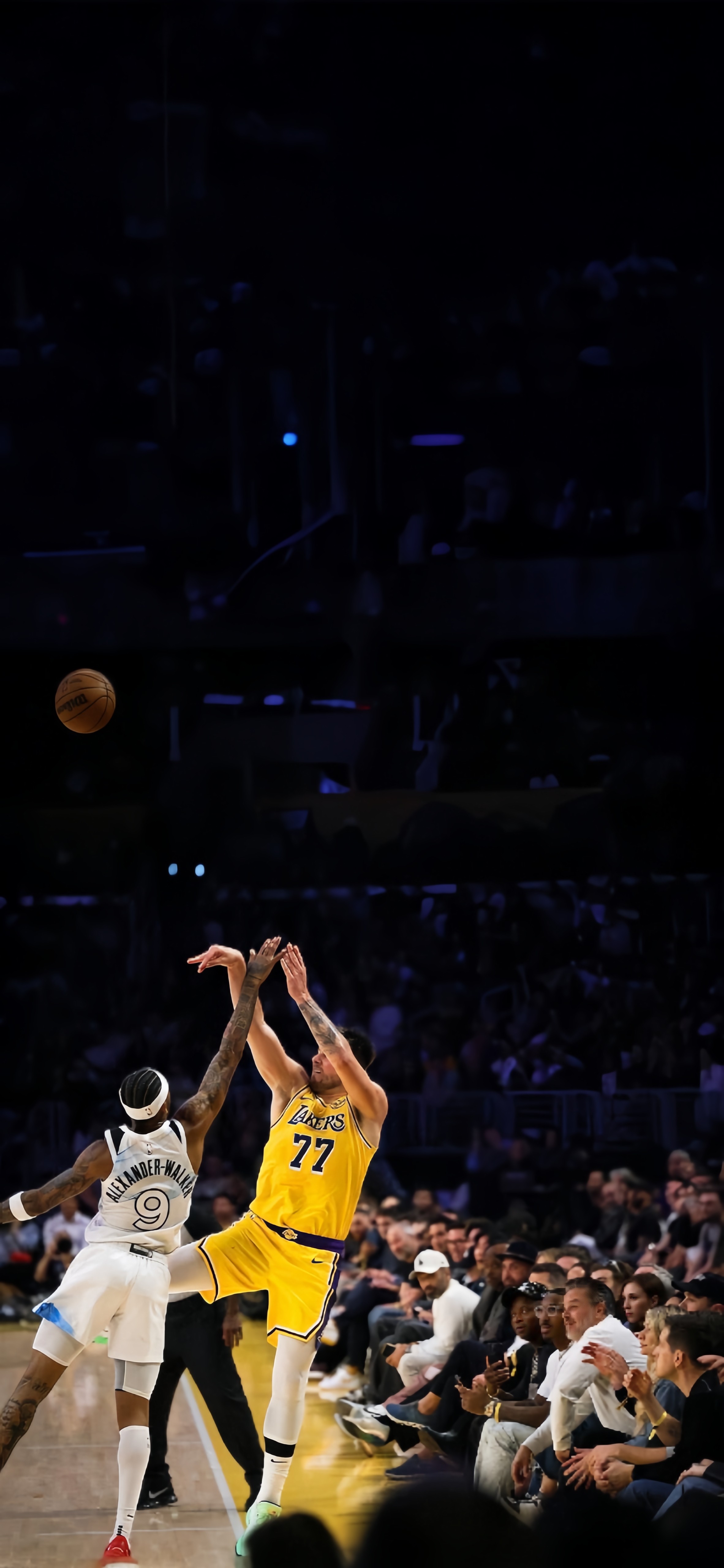 Luka Dončić 3-Point Shoot Lakers Wallpaper